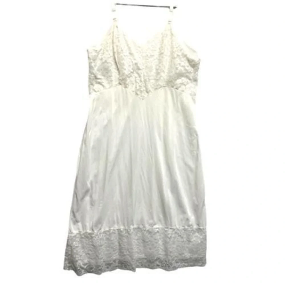 Vintage Slip Pembrooke Lace Measurements in photos EUC